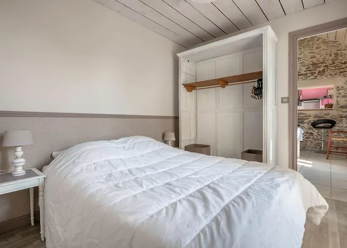 Longere Renovee A 500m Du Centre De Pour 4